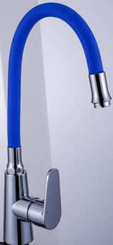 Смеситель для кухни POTATO P4131-12 ø35 п/г БОК ручка, с гибким изливом, цвет: синий с хромом
